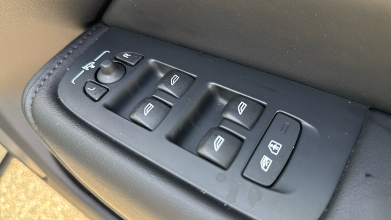 Volvo XC60 2.0 B4D Plus Dark 5dr AWD Geartronic Diesel Estate